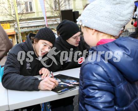 EBEL. Eishockey Bundesliga. VSV Kalenderpraesentation. Philipp Siutz. Villach, am 13.12.2014.
Foto: Kuess
---
pressefotos, pressefotografie, kuess, qs, qspictures, sport, bild, bilder, bilddatenbank