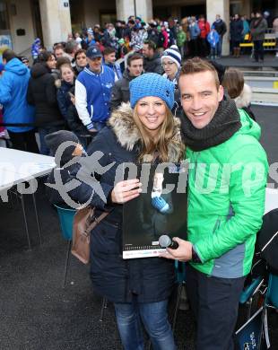 EBEL. Eishockey Bundesliga. VSV Kalenderpraesentation. Sandra Kreiner, Joschi Peharz. Villach, am 13.12.2014.
Foto: Kuess
---
pressefotos, pressefotografie, kuess, qs, qspictures, sport, bild, bilder, bilddatenbank