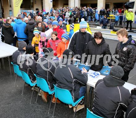 EBEL. Eishockey Bundesliga. VSV Kalenderpraesentation. Fans. Villach, am 13.12.2014.
Foto: Kuess
---
pressefotos, pressefotografie, kuess, qs, qspictures, sport, bild, bilder, bilddatenbank