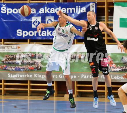 Basketball 2.Bundesliga 2014/15 Grunddurchgang 12.Runde. KOS Celovec gegen Mattersburg Rocks. Ales Kunc,  (KOS), Corey Hallett (Mattersburg Rocks). Klagenfurt, 13.12.2014.
Foto: Kuess
---
pressefotos, pressefotografie, kuess, qs, qspictures, sport, bild, bilder, bilddatenbank