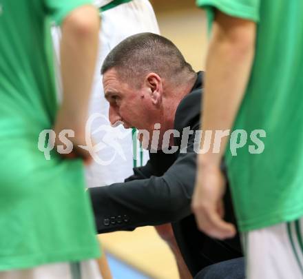 Basketball 2.Bundesliga 2014/15 Grunddurchgang 12.Runde. KOS Celovec gegen Mattersburg Rocks. Trainer Predrag Radovic (KOS). Klagenfurt, 13.12.2014.
Foto: Kuess
---
pressefotos, pressefotografie, kuess, qs, qspictures, sport, bild, bilder, bilddatenbank