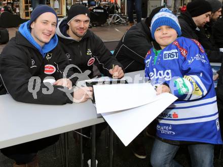 EBEL. Eishockey Bundesliga. VSV Kalenderpraesentation. Patrick Platzer, Benjamin Petrik. Villach, am 13.12.2014.
Foto: Kuess
---
pressefotos, pressefotografie, kuess, qs, qspictures, sport, bild, bilder, bilddatenbank