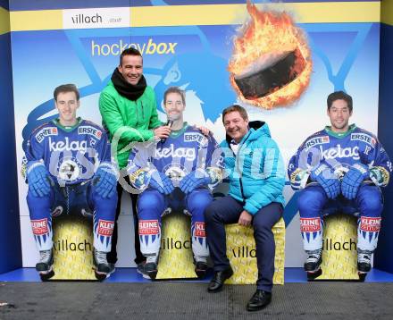 EBEL. Eishockey Bundesliga. VSV Kalenderpraesentation. Hockeybox. Joschi Peharz, Vizebuergermeister Guenther Albel mit den Pappkartonspielern Adis Alagic, Darren Haydar, Jason Krog. Villach, am 13.12.2014.
Foto: Kuess
---
pressefotos, pressefotografie, kuess, qs, qspictures, sport, bild, bilder, bilddatenbank