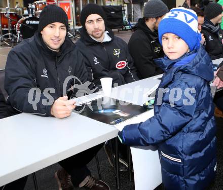 EBEL. Eishockey Bundesliga. VSV Kalenderpraesentation. Mark Santorelli, Eric Hunter. Villach, am 13.12.2014.
Foto: Kuess
---
pressefotos, pressefotografie, kuess, qs, qspictures, sport, bild, bilder, bilddatenbank