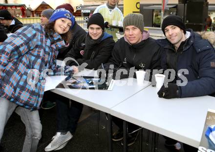 EBEL. Eishockey Bundesliga. VSV Kalenderpraesentation. Jean Philippe Lamoureux, Geoff Waugh, Darren Haydar. Villach, am 13.12.2014.
Foto: Kuess
---
pressefotos, pressefotografie, kuess, qs, qspictures, sport, bild, bilder, bilddatenbank