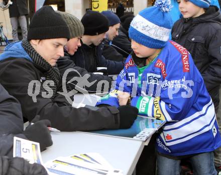 EBEL. Eishockey Bundesliga. VSV Kalenderpraesentation. Jean Philippe Lamoureux. Villach, am 13.12.2014.
Foto: Kuess
---
pressefotos, pressefotografie, kuess, qs, qspictures, sport, bild, bilder, bilddatenbank