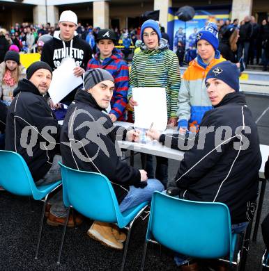 EBEL. Eishockey Bundesliga. VSV Kalenderpraesentation. Gerhard Unterluggauer, Klemen Pretnar, Marco Pewal. Villach, am 13.12.2014.
Foto: Kuess
---
pressefotos, pressefotografie, kuess, qs, qspictures, sport, bild, bilder, bilddatenbank