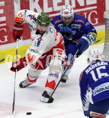 EBEL. Eishockey Bundesliga. EC VSV gegen HCB SUEDTIROL. Klemen Pretnar, (VSV),  Justin Keller (Bozen). Villach, am 14.12.2014.
Foto: Kuess 


---
pressefotos, pressefotografie, kuess, qs, qspictures, sport, bild, bilder, bilddatenbank