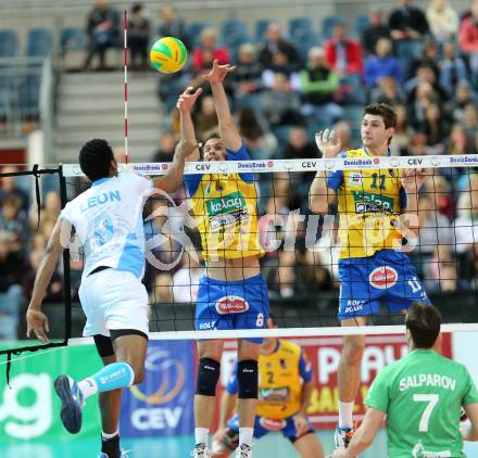 Volleyball Champions League. SK Posojilnica Aich/Dob gegen Zenit Kazan.  Rok Satler, Danijel Koncilja (Aich/Dob). Klagenfurt, am 17.12.2014.
Foto: Kuess
---
pressefotos, pressefotografie, kuess, qs, qspictures, sport, bild, bilder, bilddatenbank