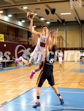 Basketball 2.Bundesliga 2014/15 Grunddurchgang 13.Runde. Woerthersee Piraten gegen Basket Flames. Christof Gspandl (Piraten), Paul Koroschitz (Basket Flames). Klagenfurt, 20.12.2014.
Foto: Kuess
---
pressefotos, pressefotografie, kuess, qs, qspictures, sport, bild, bilder, bilddatenbank