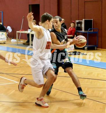 Basketball 2.Bundesliga 2014/15 Grunddurchgang 13.Runde. Woerthersee Piraten gegen Basket Flames. Martin Breithuber,  (Piraten), Dominik Muellner (Basket Flames). Klagenfurt, 20.12.2014.
Foto: Kuess
---
pressefotos, pressefotografie, kuess, qs, qspictures, sport, bild, bilder, bilddatenbank