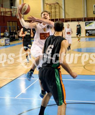 Basketball 2.Bundesliga 2014/15 Grunddurchgang 13.Runde. Woerthersee Piraten gegen Basket Flames. Daniel Gspandl (Piraten), Dominik Muellner (Basket Flames). Klagenfurt, 20.12.2014.
Foto: Kuess
---
pressefotos, pressefotografie, kuess, qs, qspictures, sport, bild, bilder, bilddatenbank