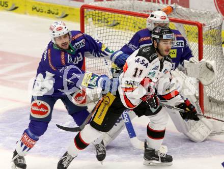 EBEL. Eishockey Bundesliga. EC VSV gegen HC Orli Znojmo. Klemen Pretnar,  (VSV), Branislav Rehus (Znojmo). Villach, am 23.12.2014.
Foto: Kuess 


---
pressefotos, pressefotografie, kuess, qs, qspictures, sport, bild, bilder, bilddatenbank