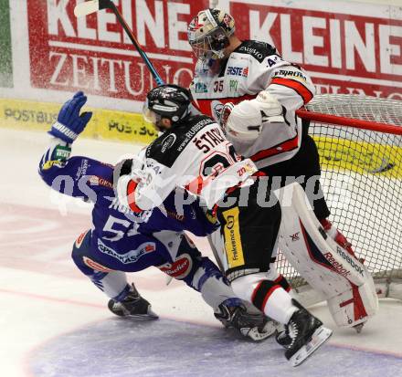 EBEL. Eishockey Bundesliga. EC VSV gegen HC Orli Znojmo. Eric Hunter,  (VSV), Lubomir Stach, HOLT Chris (Znojmo). Villach, am 23.12.2014.
Foto: Kuess 


---
pressefotos, pressefotografie, kuess, qs, qspictures, sport, bild, bilder, bilddatenbank