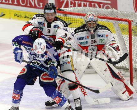 EBEL. Eishockey Bundesliga. EC VSV gegen HC Orli Znojmo. Marco Pewal,   (VSV), Ales Sova, HOLT Chris (Znojmo). Villach, am 23.12.2014.
Foto: Kuess 


---
pressefotos, pressefotografie, kuess, qs, qspictures, sport, bild, bilder, bilddatenbank