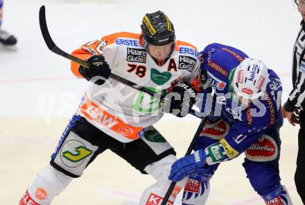 EBEL. Eishockey Bundesliga. EC VSV gegen Moser Medical Graz 99ers.  Brock McBride,  (VSV), Philipp Pinter (Graz 99ers). Villach, am 28.12.2014.
Foto: Kuess 


---
pressefotos, pressefotografie, kuess, qs, qspictures, sport, bild, bilder, bilddatenbank