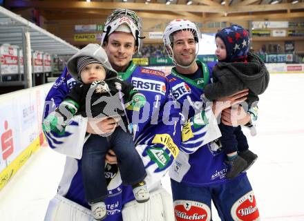 EBEL. Eishockey Bundesliga. EC VSV gegen Moser Medical Graz 99ers.  Jean Philippe Lamoureux mit Sohn Henri und Darren Haydar mit Sohn Liam Joseph (VSV). Villach, am 28.12.2014.
Foto: Kuess 


---
pressefotos, pressefotografie, kuess, qs, qspictures, sport, bild, bilder, bilddatenbank