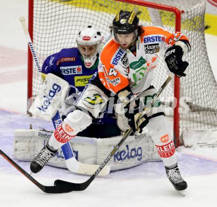 EBEL. Eishockey Bundesliga. EC VSV gegen Moser Medical Graz 99ers.  Jean Philippe Lamoureux,  (VSV), Luke Walker (Graz 99ers). Villach, am 28.12.2014.
Foto: Kuess 


---
pressefotos, pressefotografie, kuess, qs, qspictures, sport, bild, bilder, bilddatenbank