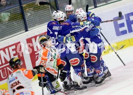 EBEL. Eishockey Bundesliga. EC VSV gegen Moser Medical Graz 99ers.  Torjubel Eric Hunter, Darren Haydar, John Lammers, Cole Jarrett, Gerhard Unterluggauer (VSV). Villach, am 28.12.2014.
Foto: Kuess 


---
pressefotos, pressefotografie, kuess, qs, qspictures, sport, bild, bilder, bilddatenbank