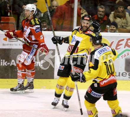 EBEL. Eishockey Bundesliga. KAC gegen UPC Vienna Capitals. Torjubel Michael Schiechl, Matt Watkins (Caps). Klagenfurt, am 30.12.2014.
Foto: Kuess 

---
pressefotos, pressefotografie, kuess, qs, qspictures, sport, bild, bilder, bilddatenbank