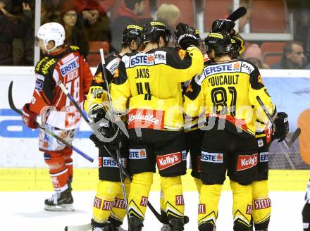 EBEL. Eishockey Bundesliga. KAC gegen UPC Vienna Capitals. Torjubel Michael Schiechl, Matt Watkins, Florian Iberer, Philippe lakos, Kristopher Foucalt  (Caps). Klagenfurt, am 30.12.2014.
Foto: Kuess 

---
pressefotos, pressefotografie, kuess, qs, qspictures, sport, bild, bilder, bilddatenbank