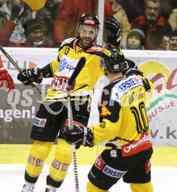 EBEL. Eishockey Bundesliga. KAC gegen UPC Vienna Capitals.  Torjubel Michael Schiechl, Matt Watkins  (Caps). Klagenfurt, am 30.12.2014.
Foto: Kuess 

---
pressefotos, pressefotografie, kuess, qs, qspictures, sport, bild, bilder, bilddatenbank