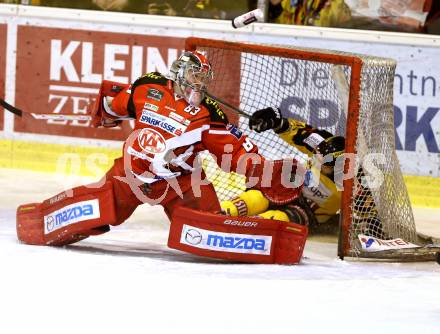 EBEL. Eishockey Bundesliga. KAC gegen UPC Vienna Capitals. Pekka Tuokkola,  (KAC), Kristopher Foucault (Caps). Klagenfurt, am 30.12.2014.
Foto: Kuess 

---
pressefotos, pressefotografie, kuess, qs, qspictures, sport, bild, bilder, bilddatenbank