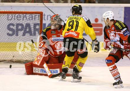 EBEL. Eishockey Bundesliga. KAC gegen UPC Vienna Capitals. Pekka Tuokkola,  (KAC), Kristopher Foucault (Caps). Klagenfurt, am 30.12.2014.
Foto: Kuess 

---
pressefotos, pressefotografie, kuess, qs, qspictures, sport, bild, bilder, bilddatenbank