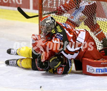 EBEL. Eishockey Bundesliga. KAC gegen UPC Vienna Capitals.  Pekka Tuokkola, (KAC), Michael Schiechl  (Caps). Klagenfurt, am 30.12.2014.
Foto: Kuess 

---
pressefotos, pressefotografie, kuess, qs, qspictures, sport, bild, bilder, bilddatenbank