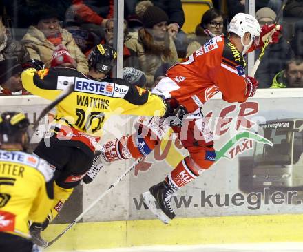 EBEL. Eishockey Bundesliga. KAC gegen UPC Vienna Capitals. Oliver Setzinger, (KAC), Matt Watkins  (Caps). Klagenfurt, am 30.12.2014.
Foto: Kuess 

---
pressefotos, pressefotografie, kuess, qs, qspictures, sport, bild, bilder, bilddatenbank