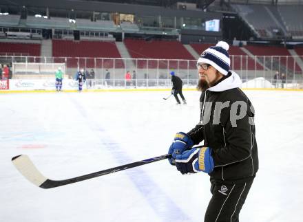 EBEL. Eishockey Bundesliga. Freiluftderby KAC gegen VSV. Training. Co-Trainer Markus Peintner (VSV). Klagenfurt, Woerthersee Stadion, am 2.1.2015.
Foto: Kuess
---
pressefotos, pressefotografie, kuess, qs, qspictures, sport, bild, bilder, bilddatenbank