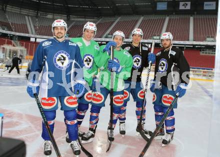 EBEL. Eishockey Bundesliga. Freiluftderby KAC gegen VSV. Training. Klemen Pretnar, Philipp Siutz, Patrick Platzer, Geoff Waugh, Benjamin Petrik (VSV). Klagenfurt, Woerthersee Stadion, am 2.1.2015.
Foto: Kuess
---
pressefotos, pressefotografie, kuess, qs, qspictures, sport, bild, bilder, bilddatenbank