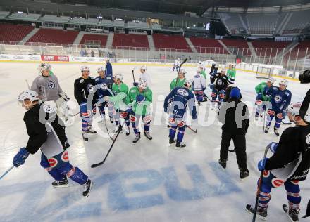 EBEL. Eishockey Bundesliga. Freiluftderby KAC gegen VSV. Training.  (VSV). Klagenfurt, Woerthersee Stadion, am 2.1.2015.
Foto: Kuess
---
pressefotos, pressefotografie, kuess, qs, qspictures, sport, bild, bilder, bilddatenbank