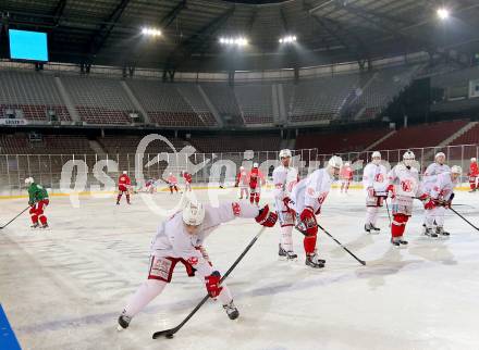 EBEL. Eishockey Bundesliga. Freiluftderby KAC gegen VSV. Training.  (KAC). Klagenfurt, Woerthersee Stadion, am 2.1.2015.
Foto: Kuess
---
pressefotos, pressefotografie, kuess, qs, qspictures, sport, bild, bilder, bilddatenbank