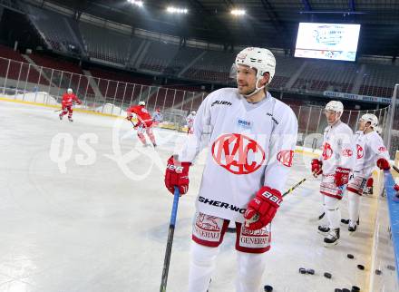 EBEL. Eishockey Bundesliga. Freiluftderby KAC gegen VSV. Training. Thomas Koch (KAC). Klagenfurt, Woerthersee Stadion, am 2.1.2015.
Foto: Kuess
---
pressefotos, pressefotografie, kuess, qs, qspictures, sport, bild, bilder, bilddatenbank