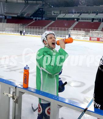 EBEL. Eishockey Bundesliga. Freiluftderby KAC gegen VSV. Training. Marius Goehringer (VSV). Klagenfurt, Woerthersee Stadion, am 2.1.2015.
Foto: Kuess
---
pressefotos, pressefotografie, kuess, qs, qspictures, sport, bild, bilder, bilddatenbank