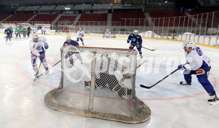 EBEL. Eishockey Bundesliga. Freiluftderby KAC gegen VSV. Training.  (VSV). Klagenfurt, Woerthersee Stadion, am 2.1.2015.
Foto: Kuess
---
pressefotos, pressefotografie, kuess, qs, qspictures, sport, bild, bilder, bilddatenbank