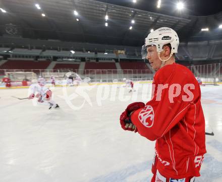 EBEL. Eishockey Bundesliga. Freiluftderby KAC gegen VSV. Training. Jamie Lundmark (KAC). Klagenfurt, Woerthersee Stadion, am 2.1.2015.
Foto: Kuess
---
pressefotos, pressefotografie, kuess, qs, qspictures, sport, bild, bilder, bilddatenbank