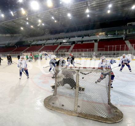 EBEL. Eishockey Bundesliga. Freiluftderby KAC gegen VSV. Training.  (VSV). Klagenfurt, Woerthersee Stadion, am 2.1.2015.
Foto: Kuess
---
pressefotos, pressefotografie, kuess, qs, qspictures, sport, bild, bilder, bilddatenbank