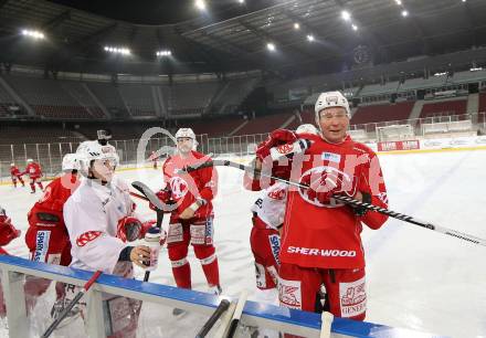 EBEL. Eishockey Bundesliga. Freiluftderby KAC gegen VSV. Training.  Daniel Ban, Mike Siklenka (KAC). Klagenfurt, Woerthersee Stadion, am 2.1.2015.
Foto: Kuess
---
pressefotos, pressefotografie, kuess, qs, qspictures, sport, bild, bilder, bilddatenbank