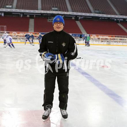 EBEL. Eishockey Bundesliga. Freiluftderby KAC gegen VSV. Training. Trainer Hannu Jaervenpaeae (VSV). Klagenfurt, Woerthersee Stadion, am 2.1.2015.
Foto: Kuess
---
pressefotos, pressefotografie, kuess, qs, qspictures, sport, bild, bilder, bilddatenbank