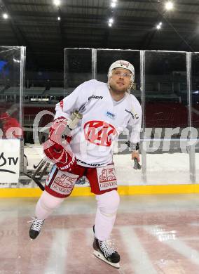 EBEL. Eishockey Bundesliga. Freiluftderby KAC gegen VSV. Training. Thomas Poeck (KAC). Klagenfurt, Woerthersee Stadion, am 2.1.2015.
Foto: Kuess
---
pressefotos, pressefotografie, kuess, qs, qspictures, sport, bild, bilder, bilddatenbank