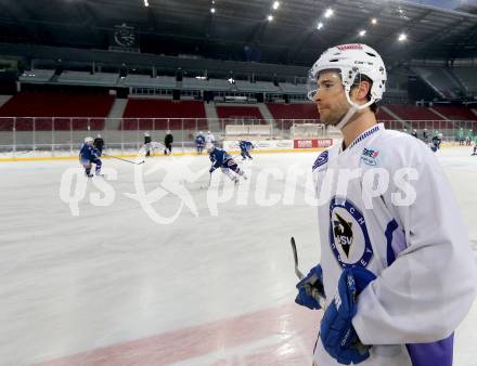 EBEL. Eishockey Bundesliga. Freiluftderby KAC gegen VSV. Training. Darren Haydar (VSV). Klagenfurt, Woerthersee Stadion, am 2.1.2015.
Foto: Kuess
---
pressefotos, pressefotografie, kuess, qs, qspictures, sport, bild, bilder, bilddatenbank