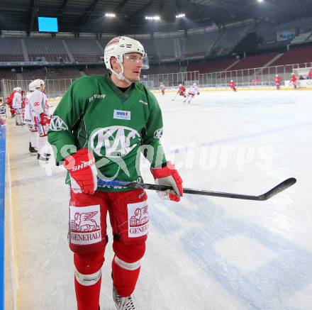 EBEL. Eishockey Bundesliga. Freiluftderby KAC gegen VSV. Training. David Schuller (KAC). Klagenfurt, Woerthersee Stadion, am 2.1.2015.
Foto: Kuess
---
pressefotos, pressefotografie, kuess, qs, qspictures, sport, bild, bilder, bilddatenbank