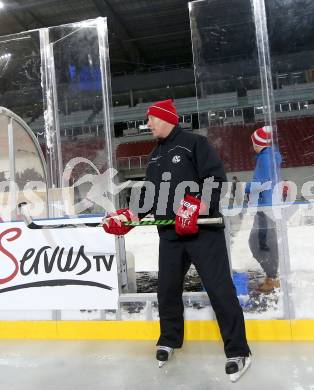 EBEL. Eishockey Bundesliga. Freiluftderby KAC gegen VSV. Training. Trainer Doug Mason (KAC). Klagenfurt, Woerthersee Stadion, am 2.1.2015.
Foto: Kuess
---
pressefotos, pressefotografie, kuess, qs, qspictures, sport, bild, bilder, bilddatenbank