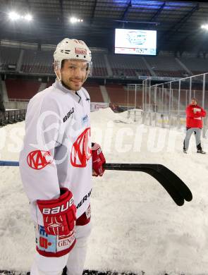 EBEL. Eishockey Bundesliga. Freiluftderby KAC gegen VSV. Training. Thomas Koch (KAC). Klagenfurt, Woerthersee Stadion, am 2.1.2015.
Foto: Kuess
---
pressefotos, pressefotografie, kuess, qs, qspictures, sport, bild, bilder, bilddatenbank