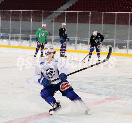 EBEL. Eishockey Bundesliga. Freiluftderby KAC gegen VSV. Training. John Lammers (VSV). Klagenfurt, Woerthersee Stadion, am 2.1.2015.
Foto: Kuess
---
pressefotos, pressefotografie, kuess, qs, qspictures, sport, bild, bilder, bilddatenbank