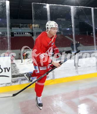 EBEL. Eishockey Bundesliga. Freiluftderby KAC gegen VSV. Training. Jamie Lundmark (KAC). Klagenfurt, Woerthersee Stadion, am 2.1.2015.
Foto: Kuess
---
pressefotos, pressefotografie, kuess, qs, qspictures, sport, bild, bilder, bilddatenbank