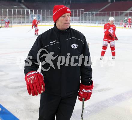 EBEL. Eishockey Bundesliga. Freiluftderby KAC gegen VSV. Training. Trainer Doug Mason (KAC). Klagenfurt, Woerthersee Stadion, am 2.1.2015.
Foto: Kuess
---
pressefotos, pressefotografie, kuess, qs, qspictures, sport, bild, bilder, bilddatenbank