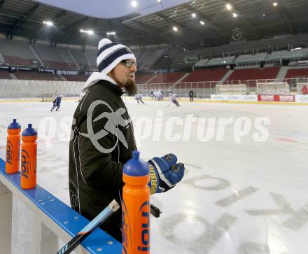 EBEL. Eishockey Bundesliga. Freiluftderby KAC gegen VSV. Training. Co-Trainer Markus Peintner (VSV). Klagenfurt, Woerthersee Stadion, am 2.1.2015.
Foto: Kuess
---
pressefotos, pressefotografie, kuess, qs, qspictures, sport, bild, bilder, bilddatenbank